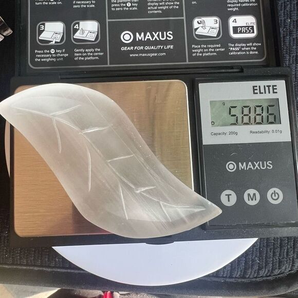 Selenite Crystal Leaf Carving‎ - Picture 8 of 9